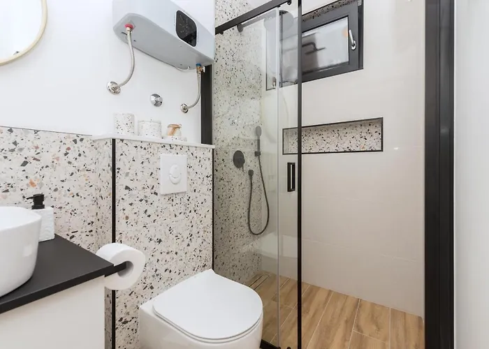 Bianco, Near Beach, Free Parking, Wi-fi Makarska