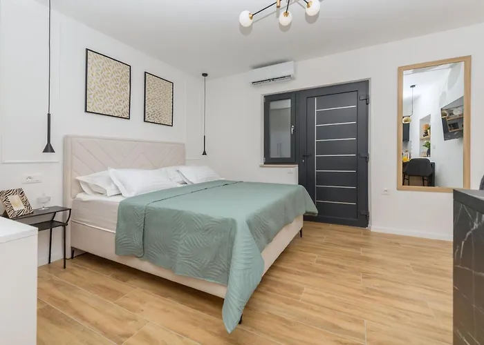 Appartamento Bianco, Near Beach, Free Parking, Wi-fi *