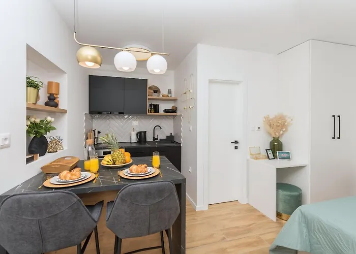 Bianco, Near Beach, Free Parking, Wi-fi Appartamento