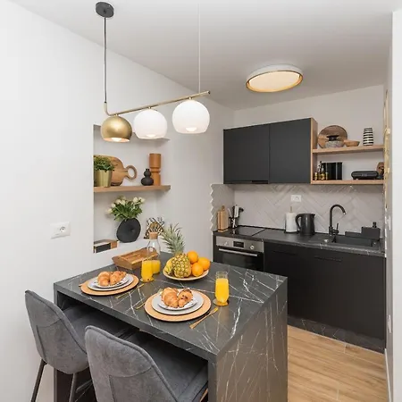 Bianco, Near Beach, Free Parking, Wi-fi Apartament