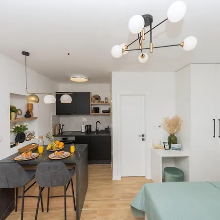 Apartament Bianco, Near Beach, Free Parking, Wi-fi Makarska