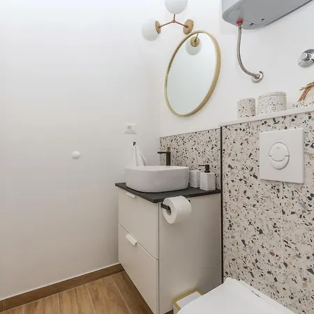 Apartament Bianco, Near Beach, Free Parking, Wi-fi Makarska