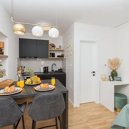 Bianco, Near Beach, Free Parking, Wi-fi Apartament