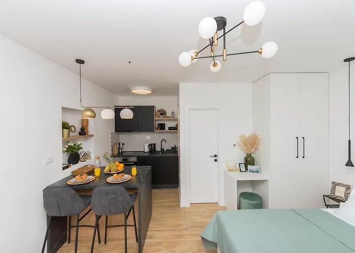 Apartman Bianco, Near Beach, Free Parking, Wi-fi Makarska