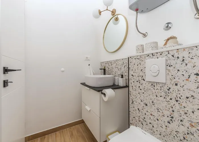 Apartman Bianco, Near Beach, Free Parking, Wi-fi Makarska